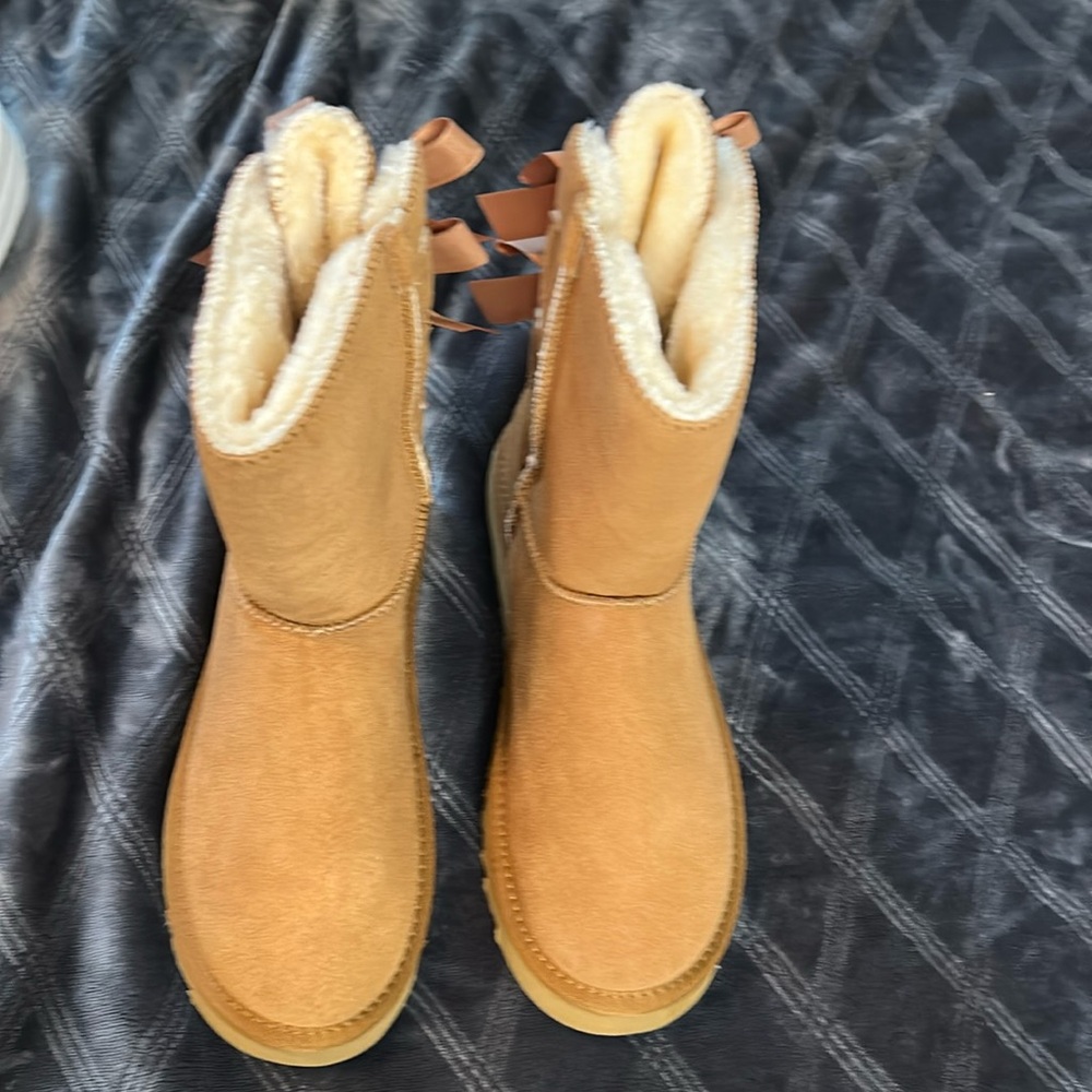 Size 41 Ugg Bailey bow boots